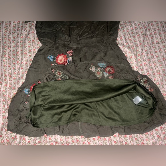 FEHRNVI Cammy Short Sleeve Floral Embroidered Dress Olive Green Cottage Large - Picture 11 of 16
